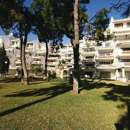 Cozy Apartment In Calahonda With Wifi