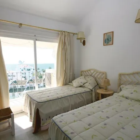Cozy Apartment In Calahonda With Wifi